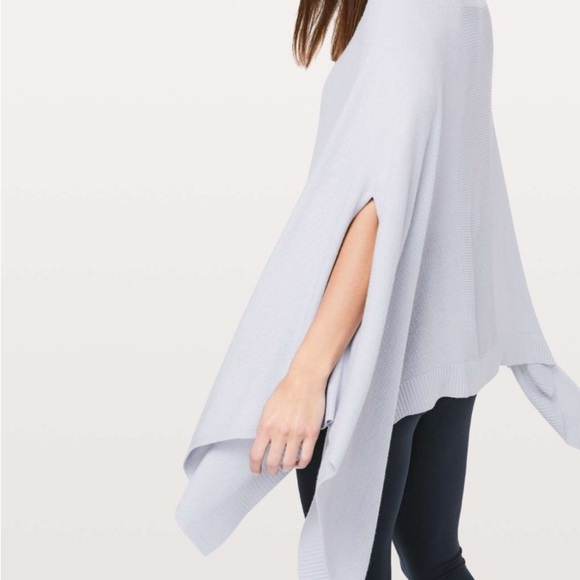 Lululemon Forward Flow Cape Travel Casual Soft
Silver Fox / Alpine White OSFA - Picture 6 of 15